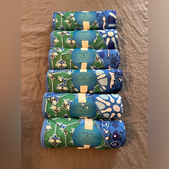 (1) RHODE X Target — Quick Dry Reversible Beach Towel - Picture 2 of 7
